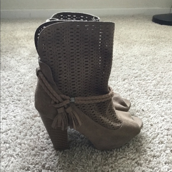 🔥🔥HOST PIC🔥🔥Tan heel/bootie with tassels - Picture 7 of 8